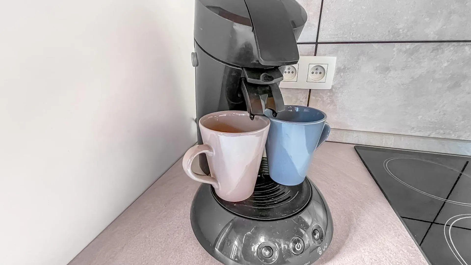 L'Eden Carolo - Netflix, Wi-Fi, 10Min Aeroport, Parking Gratuit Apartment Dampremy 0*,  Belgium